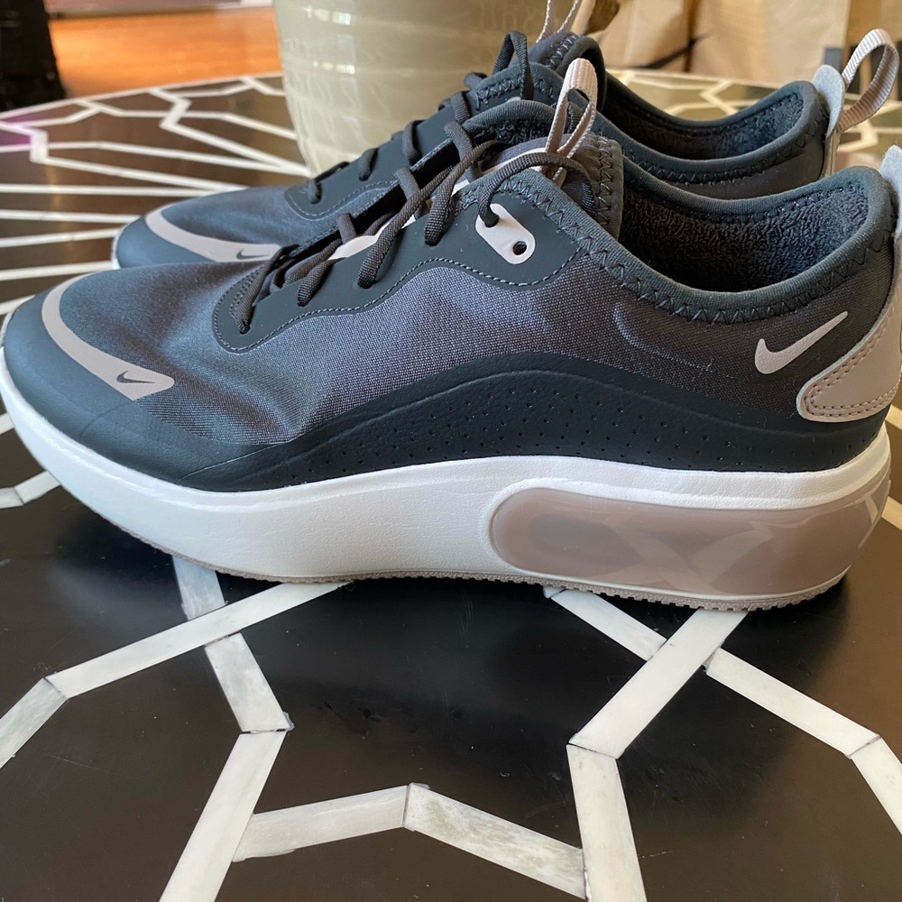 Womens Nike Air Max DIA Off Noir Pumice Black NWT 8 - Picture 10 of 17
